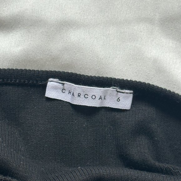 Black cut out crop top - Picture 3 of 4